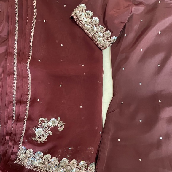 Indian suit - Picture 5 of 7